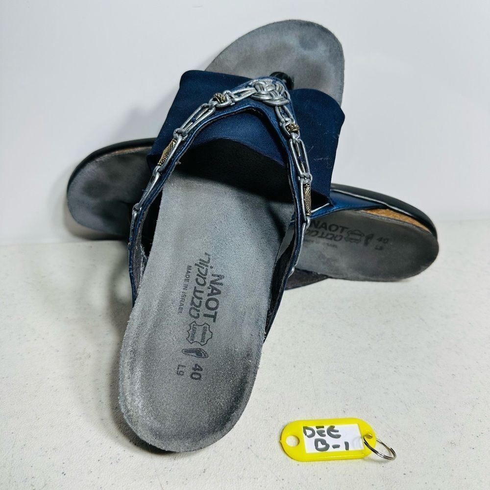 Naot Navy Sandals with Silver Chain Accent size 40-9